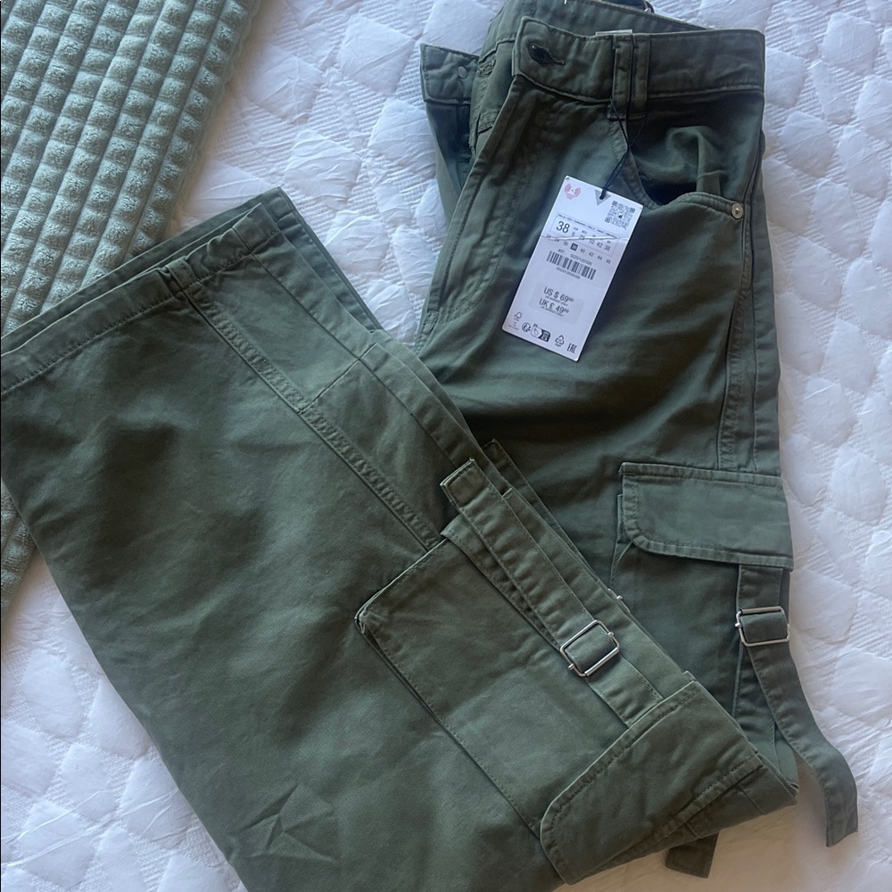 Zara Women’s Cargo Pants in Olive US 6